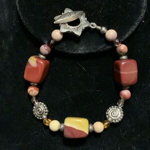 Unique bracelet with beautiful stones